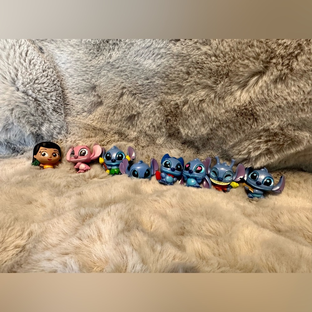 Disney Doorables Stitch Set.